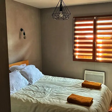 Maison 120m2 Avec Piscine Et Jardin Ideal Familles Et Professionnels Villa *